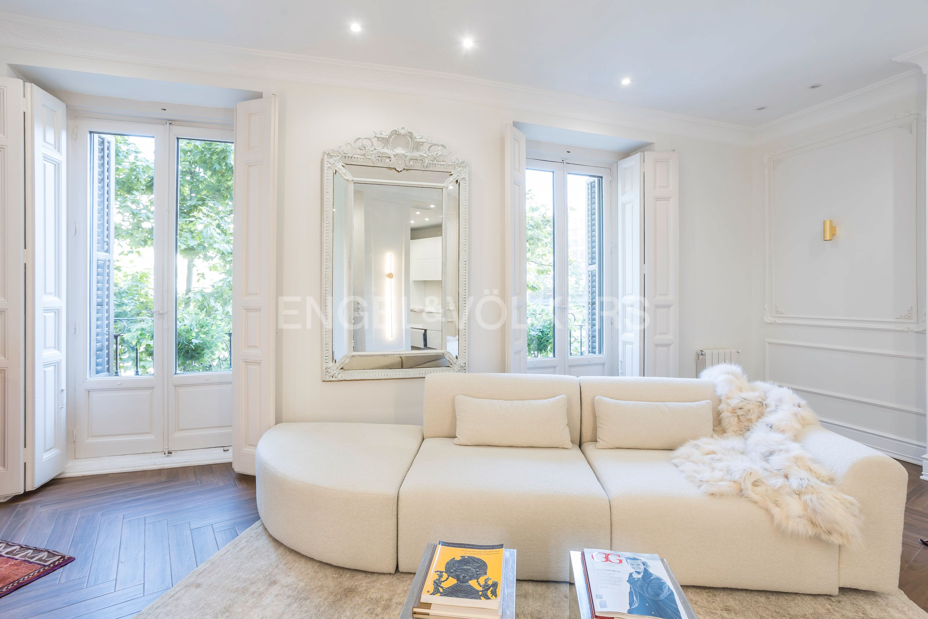 Living room of Apartment for sale in  Madrid Capital  with Air Conditioner, Heating and Furnished