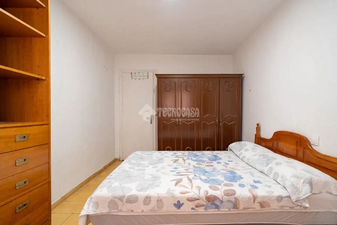 Dormitori de Pis en venda en Granada