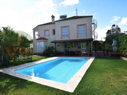 Jardí de Casa o xalet en venda en Dos Hermanas amb Aire condicionat, Terrassa i Piscina