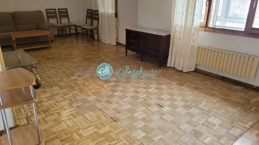 Piso en venta en Segovia con Calefacción, Parquet y Terraza