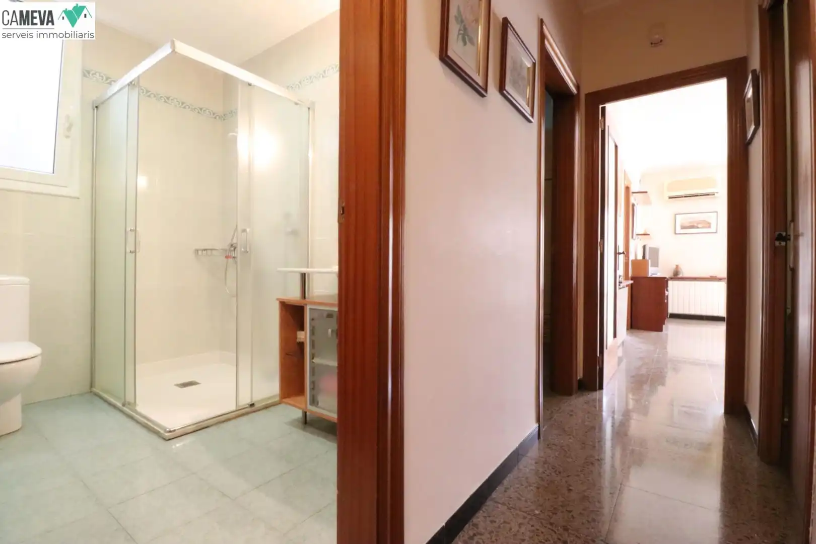Baño de Casa adosada en venta en Barberà del Vallès con Aire acondicionado, Calefacción y Terraza
