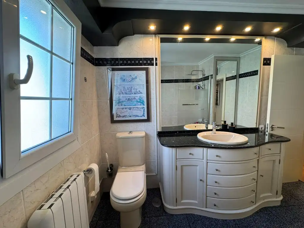 Baño de Piso en venta en Gijón  con Calefacción, Parquet y Horno