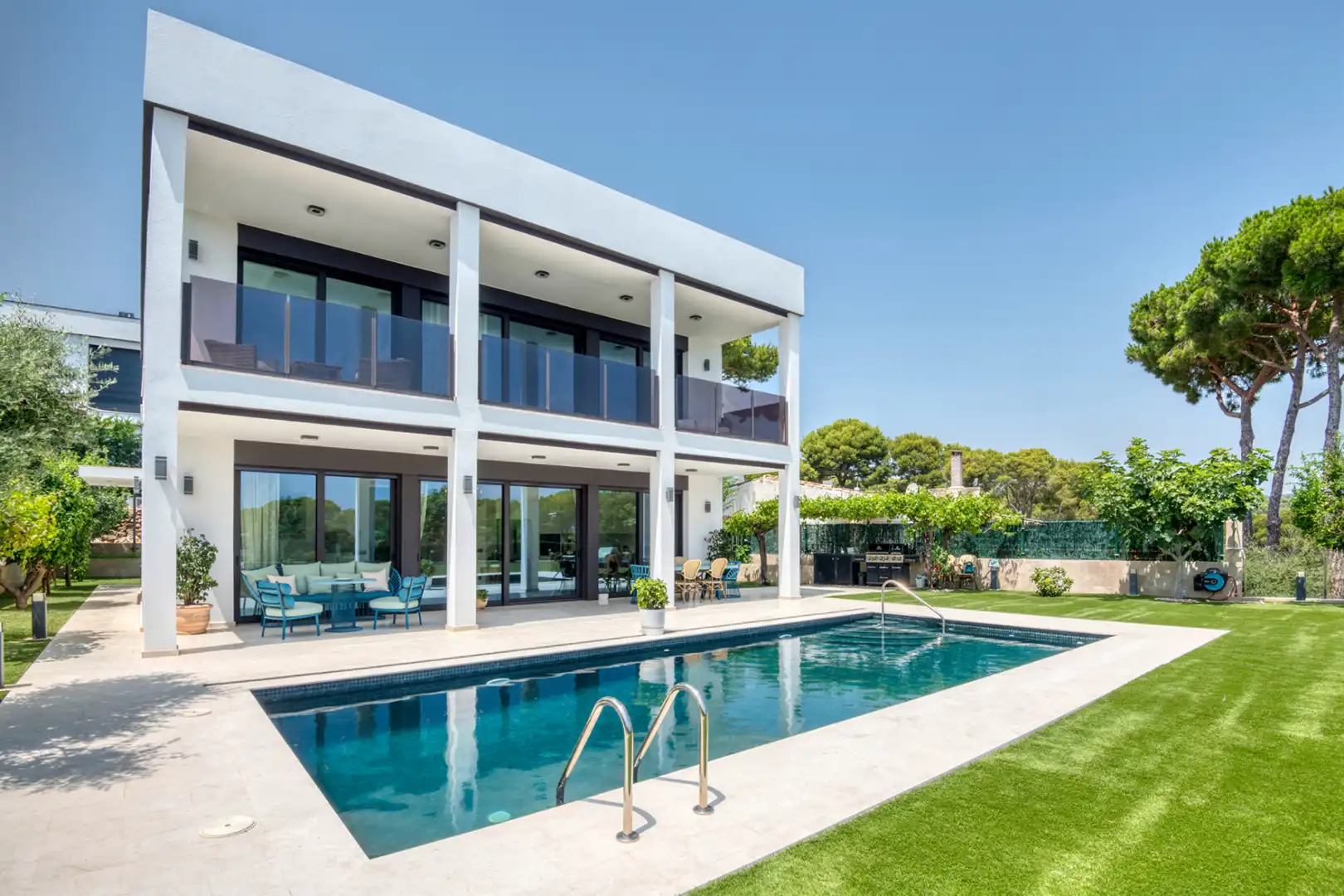 Chalet con piscina en venta en Carrer Cadí