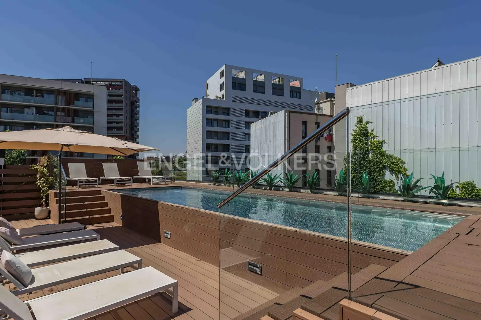 Piscina de Ático en venta en Barcelona con Calefacción