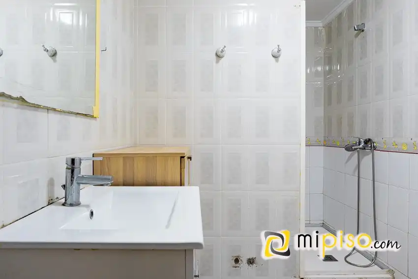Baño de Piso en venta en Santoña con Terraza, Trastero y Balcón