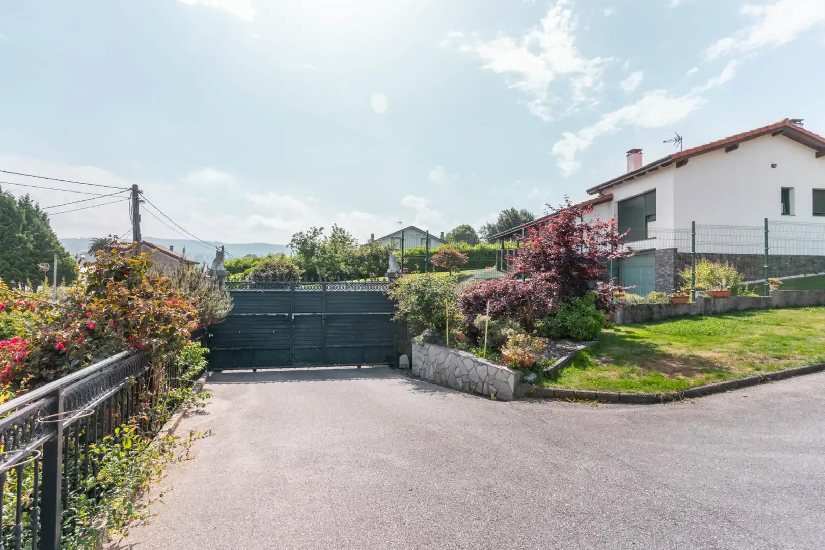 Vista exterior de Casa o xalet en venda en Muros de Nalón amb Calefacció, Jardí privat i Terrassa