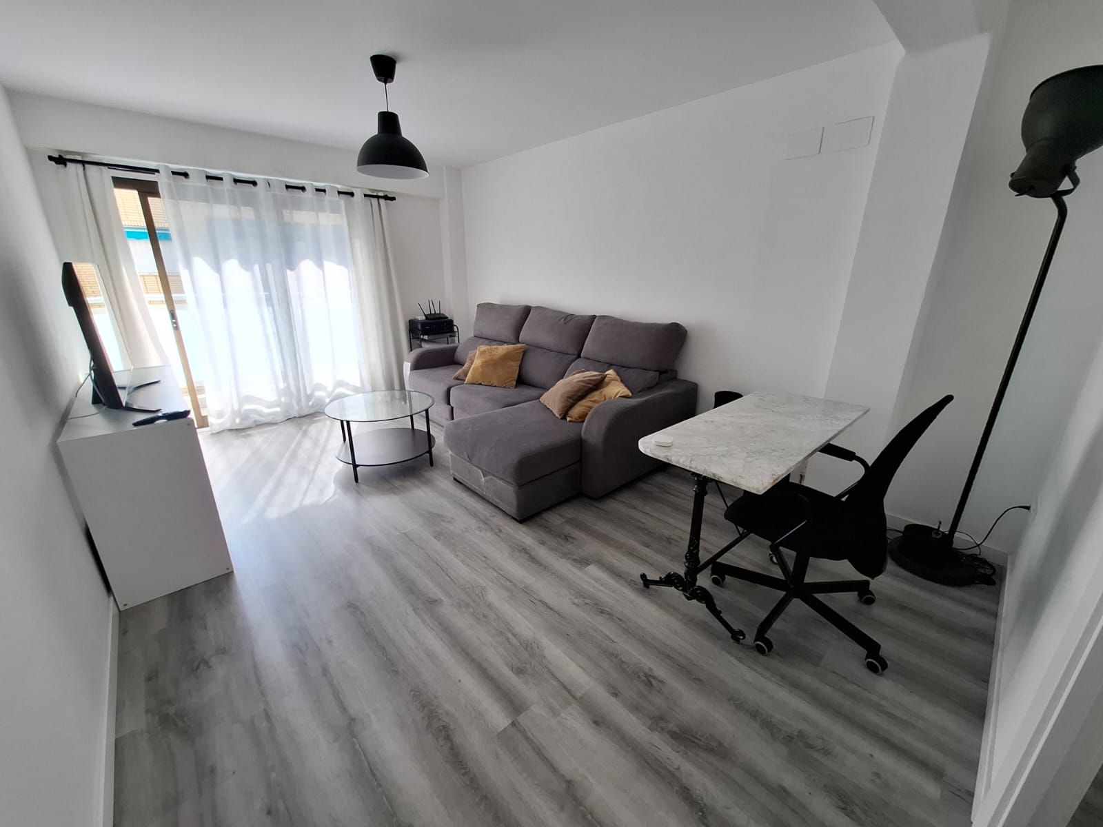 Living room of Flat for sale in  Valencia Capital  with Air Conditioner, Furnished and Oven