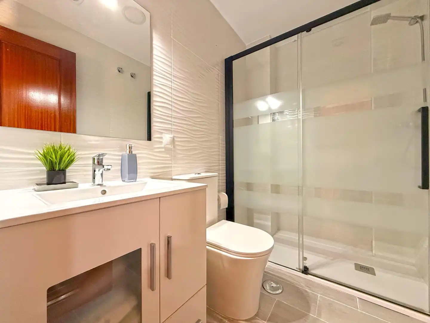 Baño de Casa adosada en venta en Tomares con Jardín privado