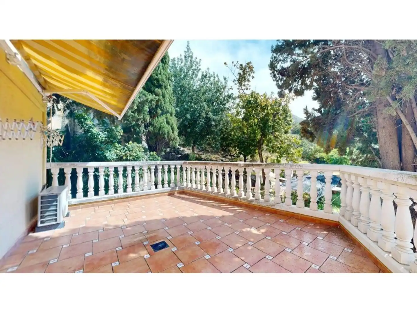 Vista exterior de Casa o xalet en venda en Tavernes de la Valldigna amb Terrassa i Piscina