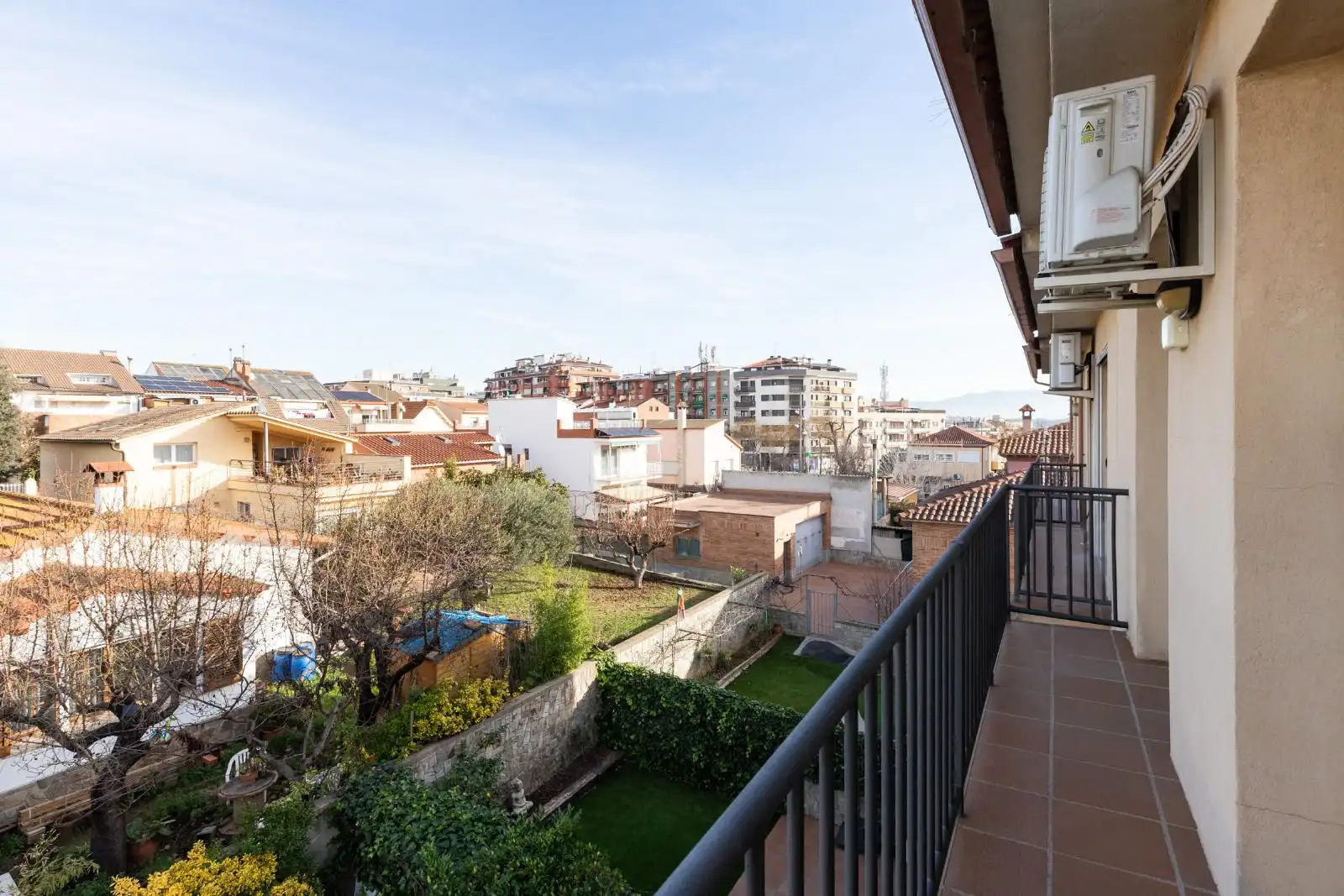Vista exterior de Casa adosada en venta en Parets del Vallès con Aire acondicionado, Calefacción y Trastero