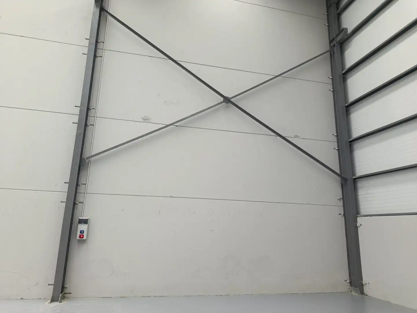 Außenansicht von Fabrikhallen zur Miete in Los Corrales de Buelna 