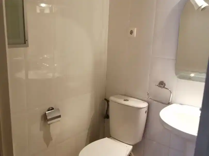 Bathroom of Flat for share in Centro