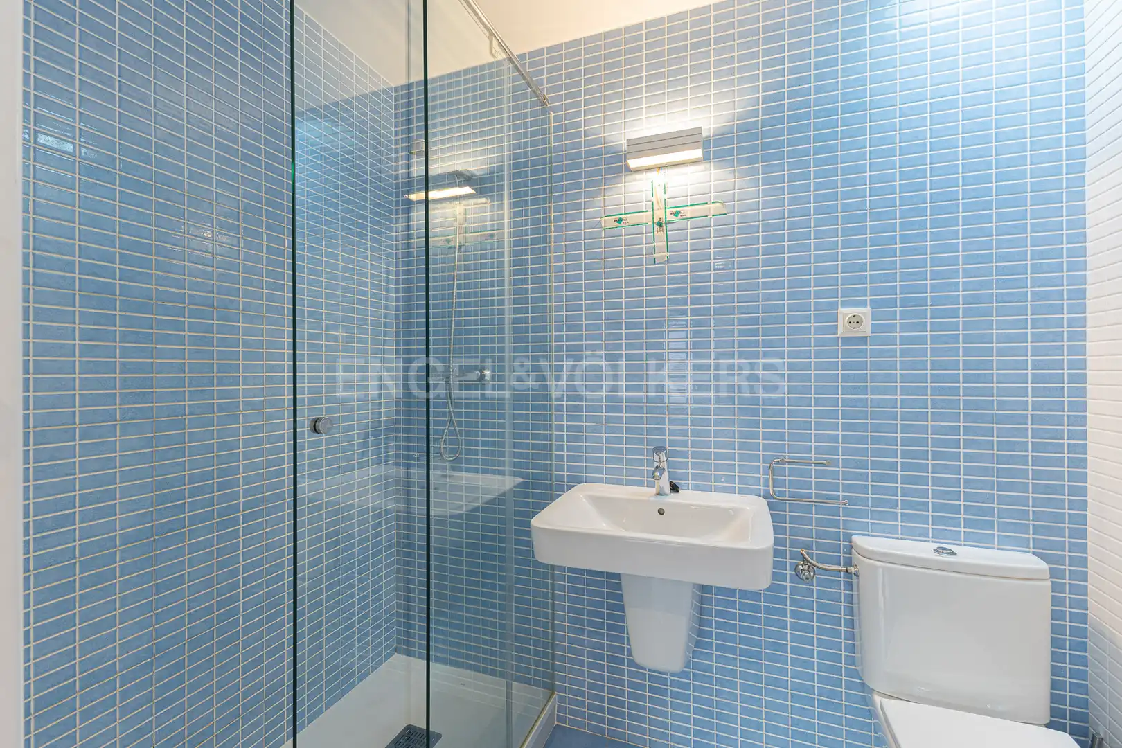 Bathroom of Houses for rent in Barcelona  with Air Conditioner, Heating and Private garden