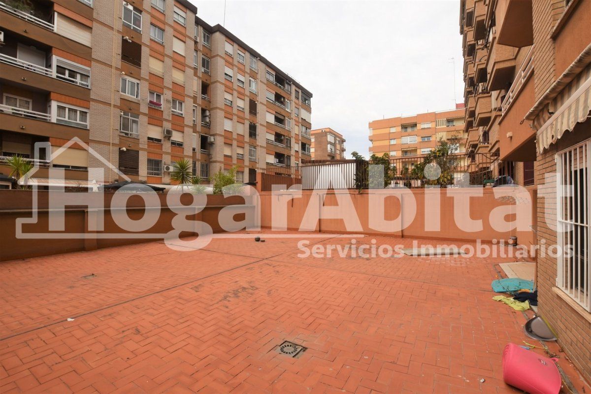 Aparcament de Pis en venda en  Valencia Capital amb Aire condicionat, Calefacció i Terrassa
