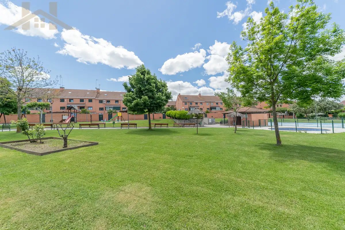Garden of Houses for sale in Móstoles  with Heating, Private garden and Parquet flooring