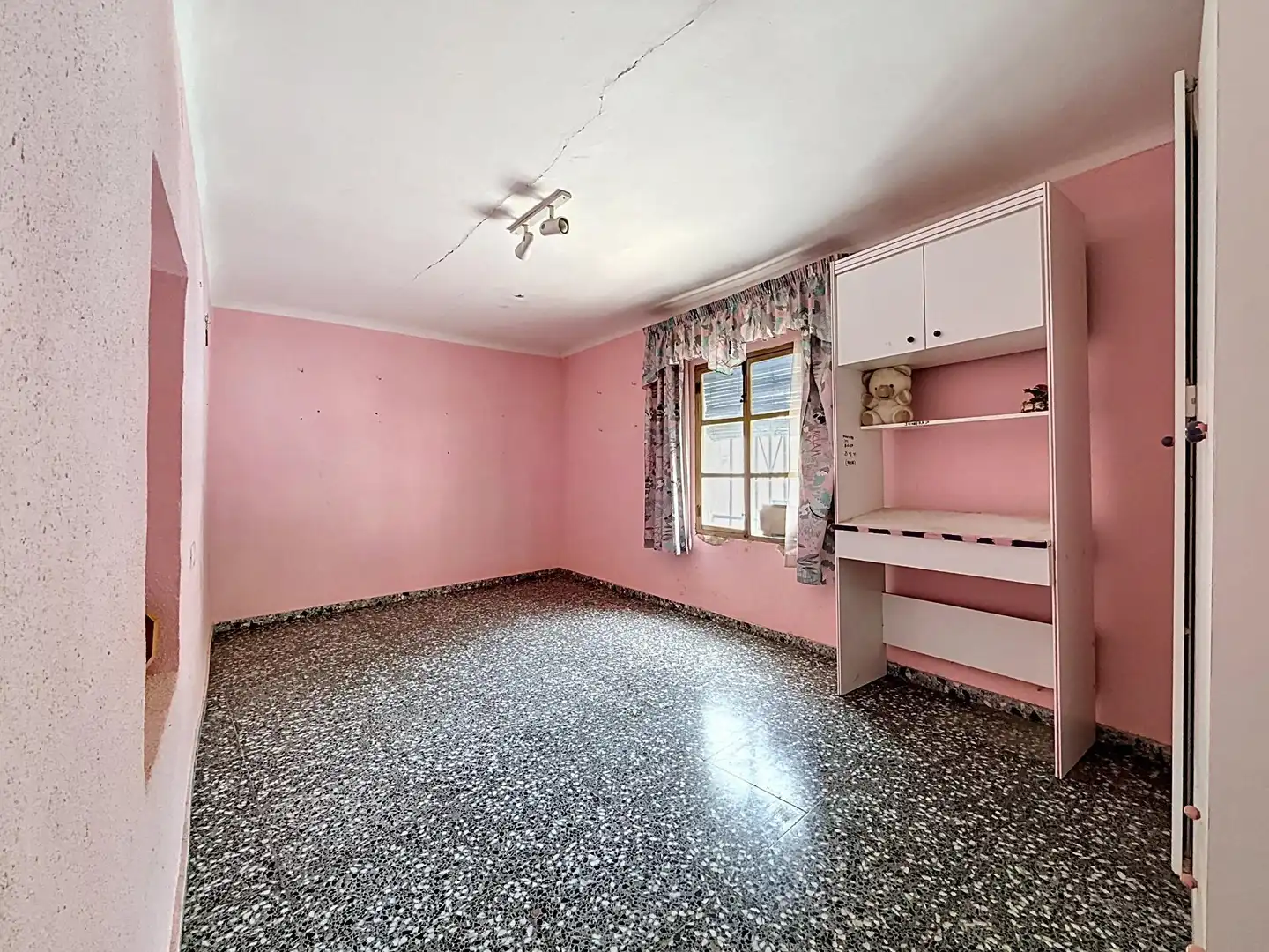 Country house zum Verkauf in Onil mit Terrasse, Abstellraum und Balkon