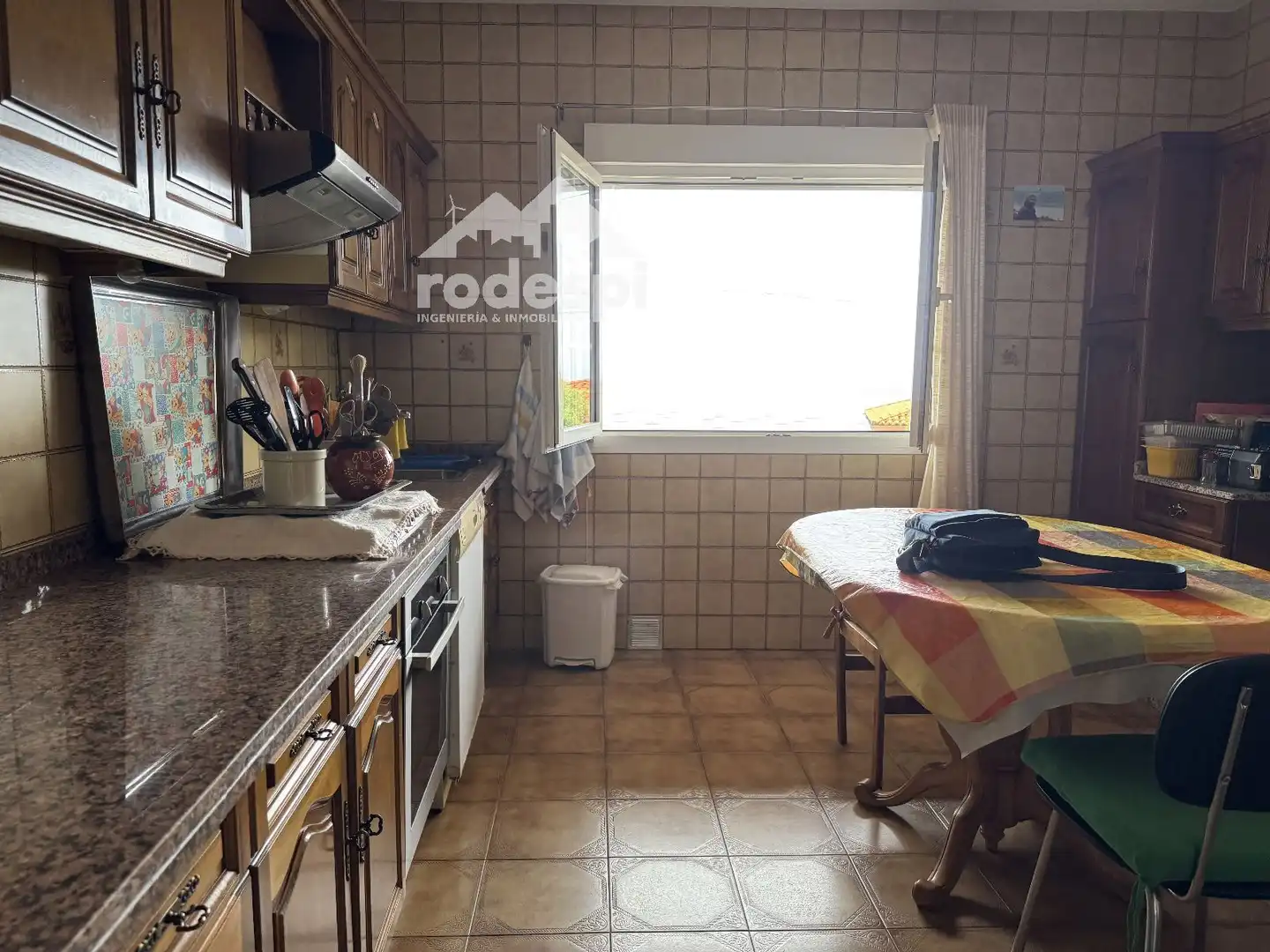 Küche von Haus oder Chalet zum Verkauf in Sanxenxo mit Heizung, Abstellraum und Möbliert