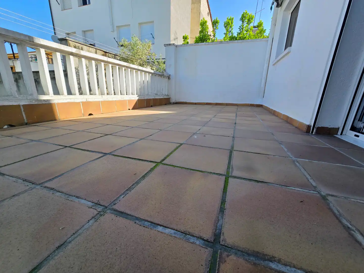 Terrasse von Einfamilien-Reihenhaus zum Verkauf in Manlleu mit Heizung, Privatgarten und Terrasse