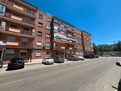 Vista exterior de Pis en venda en Valladolid Capital amb Terrassa