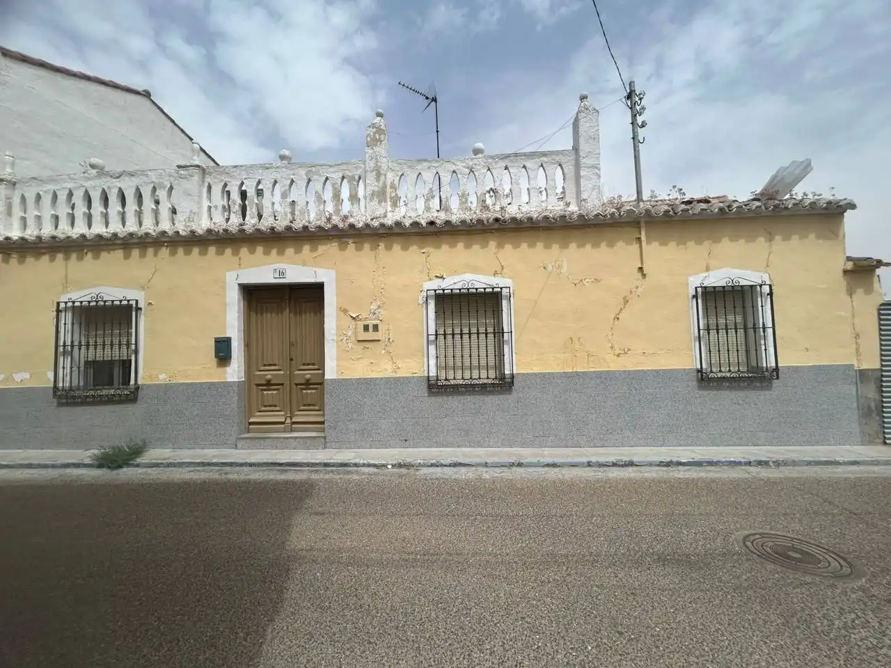 Vista exterior de Casa o xalet en venda en Mora amb Terrassa