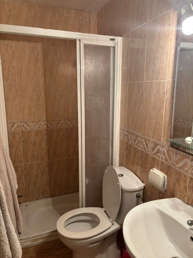 Badezimmer von Wohnung zum Verkauf in Sagunto / Sagunt mit Möbliert und Waschmaschine
