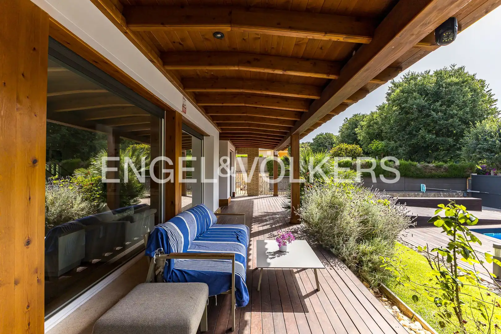 Terrace of Country homes for sale in Vilanova i la Geltrú  with Air Conditioner, Heating and Private garden