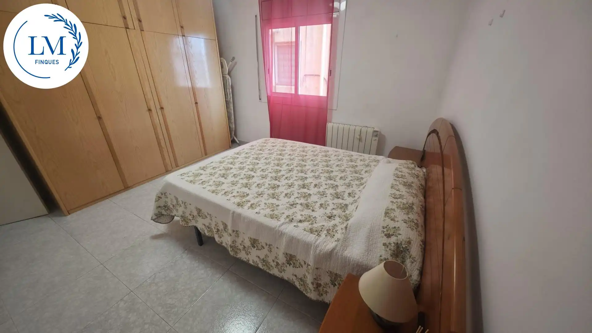Schlafzimmer von Dachboden zur Miete in Vilanova i la Geltrú mit Klimaanlage, Terrasse und Möbliert