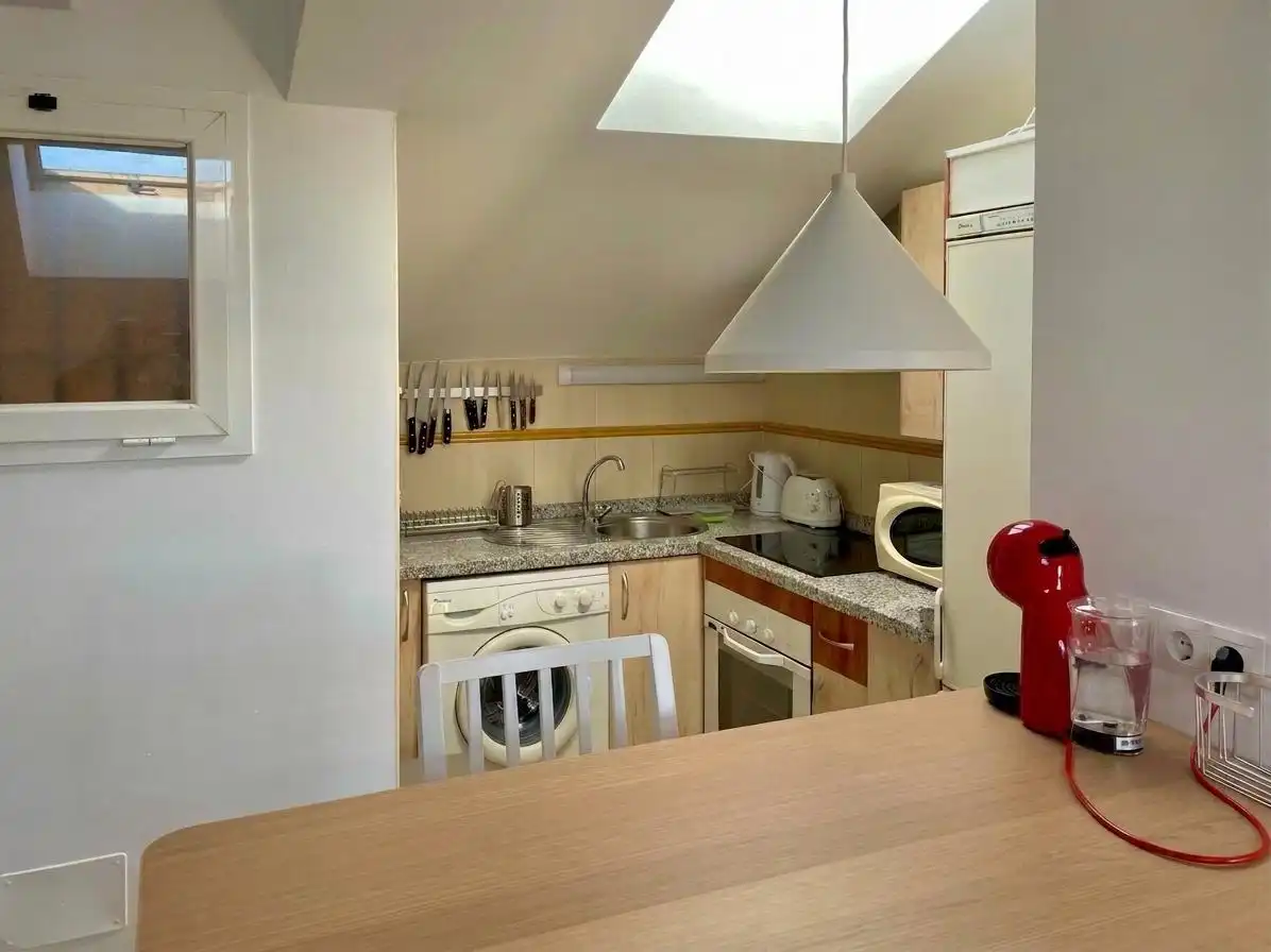 Cocina de Ático de alquiler en Fuengirola con Aire acondicionado, Calefacción y Jardín privado