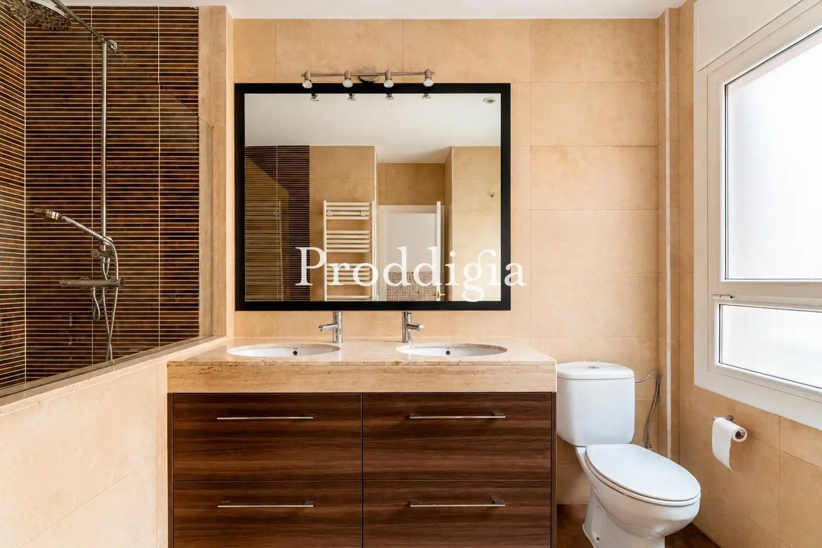 Baño de Casa adosada en venta en Sant Cugat del Vallès con Terraza, Piscina y Piscina comunitaria