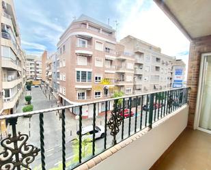 Vista exterior de Apartament de lloguer en Torrevieja amb Aire condicionat i Balcó