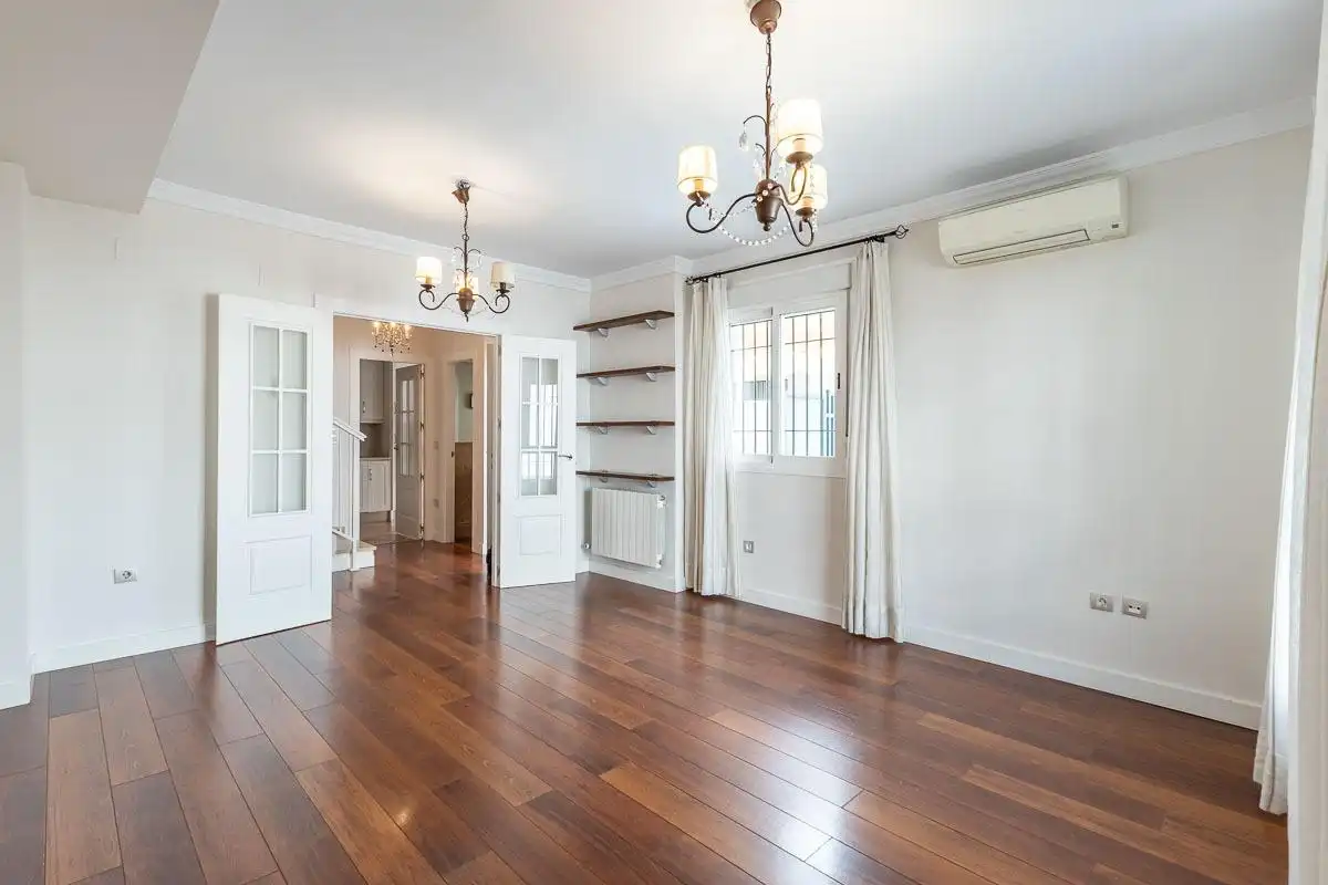Esszimmer von Einfamilien-Reihenhaus zur Miete in Armilla mit Klimaanlage, Heizung und Abstellraum