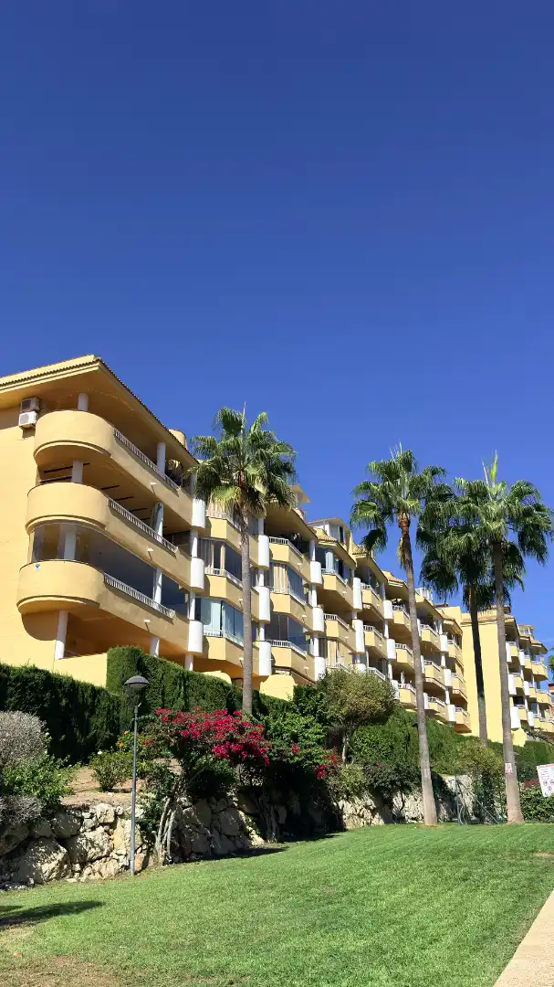 Vista exterior de Pis en venda en Fuengirola amb Aire condicionat, Calefacció i Terrassa