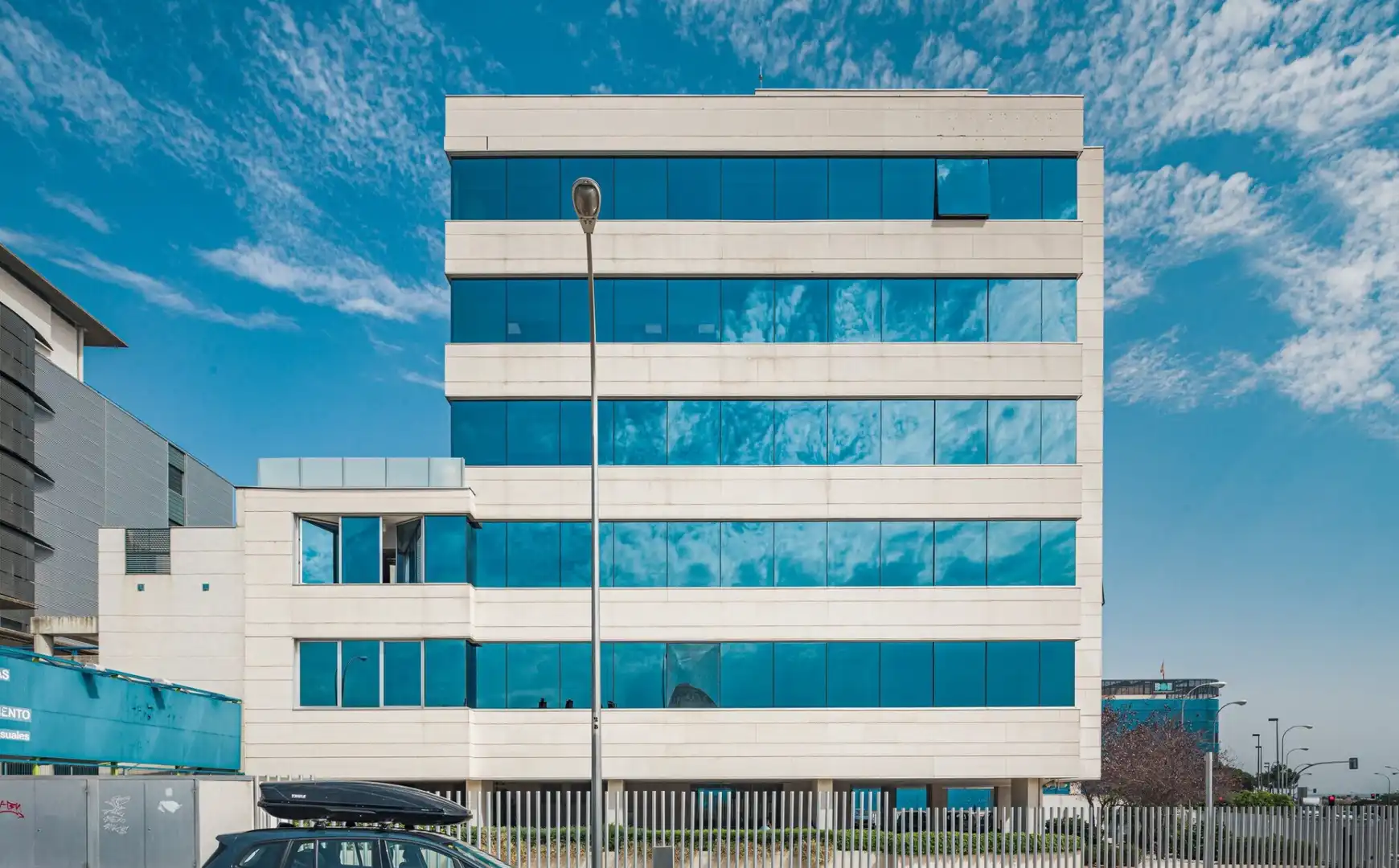 Außenansicht von Büro zur Miete in Madrid mit Klimaanlage und Heizung