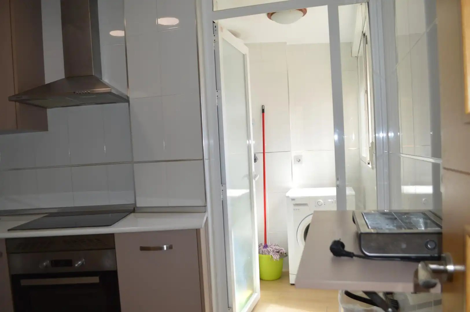 Bathroom of Flat for rent in Granada  with Air Conditioner, Furnished and Balcony