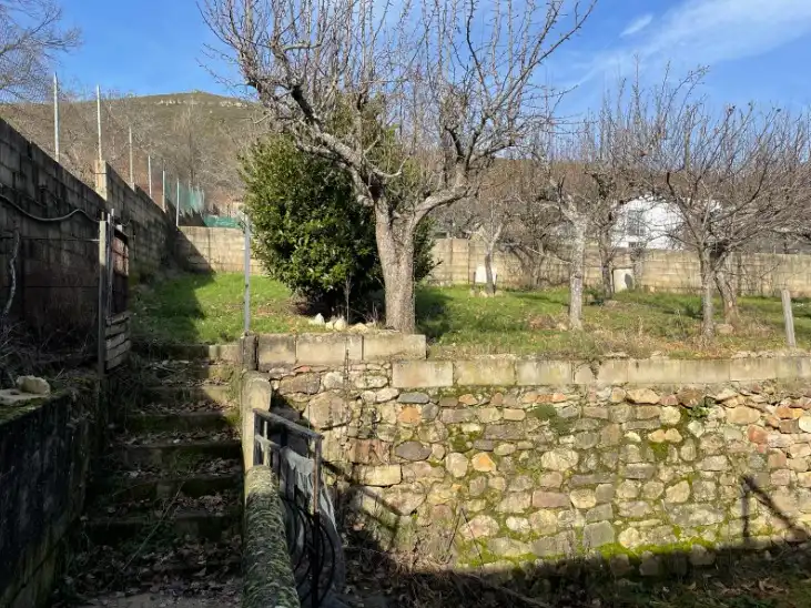 Casa o xalet en venda en Valdepiélago amb Calefacció i Jardí privat