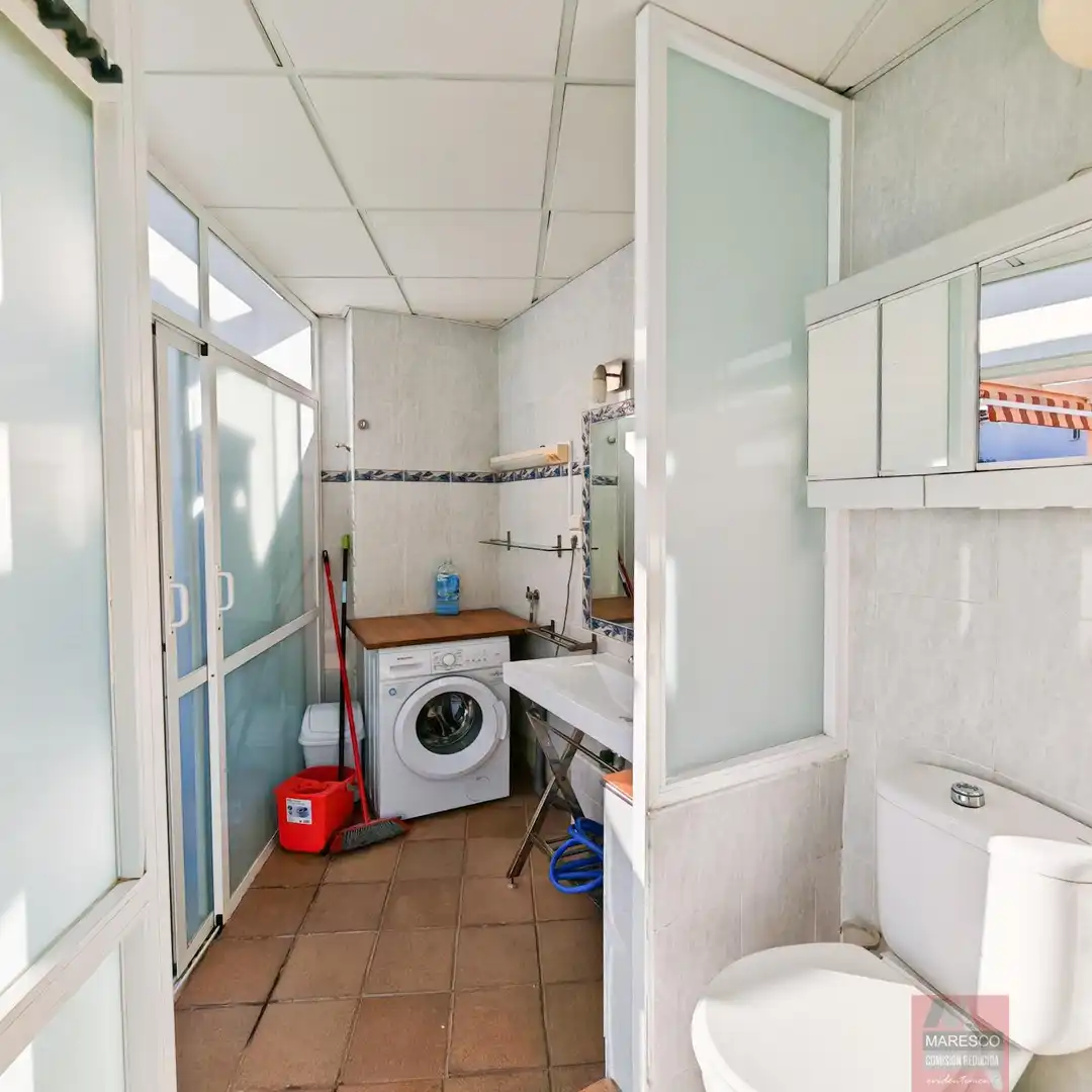 Bathroom of Attic for sale in Fuengirola  with Air Conditioner, Terrace and Community pool