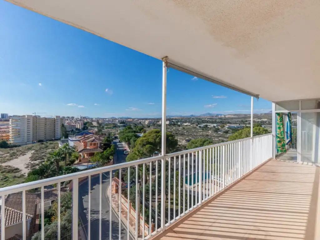 Apartments for sale in Calle Azorin 10 escalera 1 planta 06 puerta a, Campello Playa