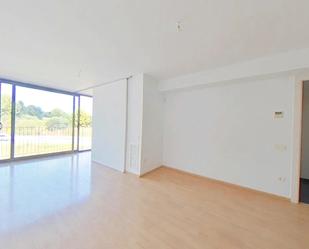 Sala d'estar de Pis en venda en Terrassa amb Calefacció i Forn