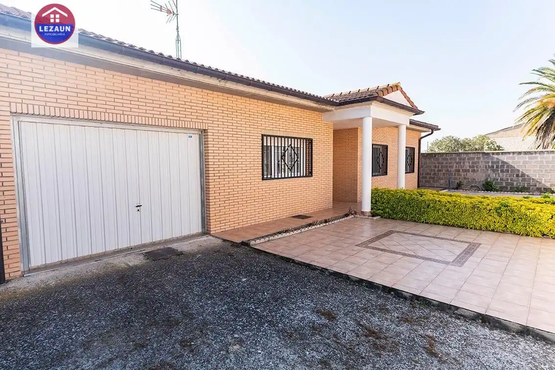 Vista exterior de Casa o chalet en venta en Marcilla con Jardín privado y Amueblado