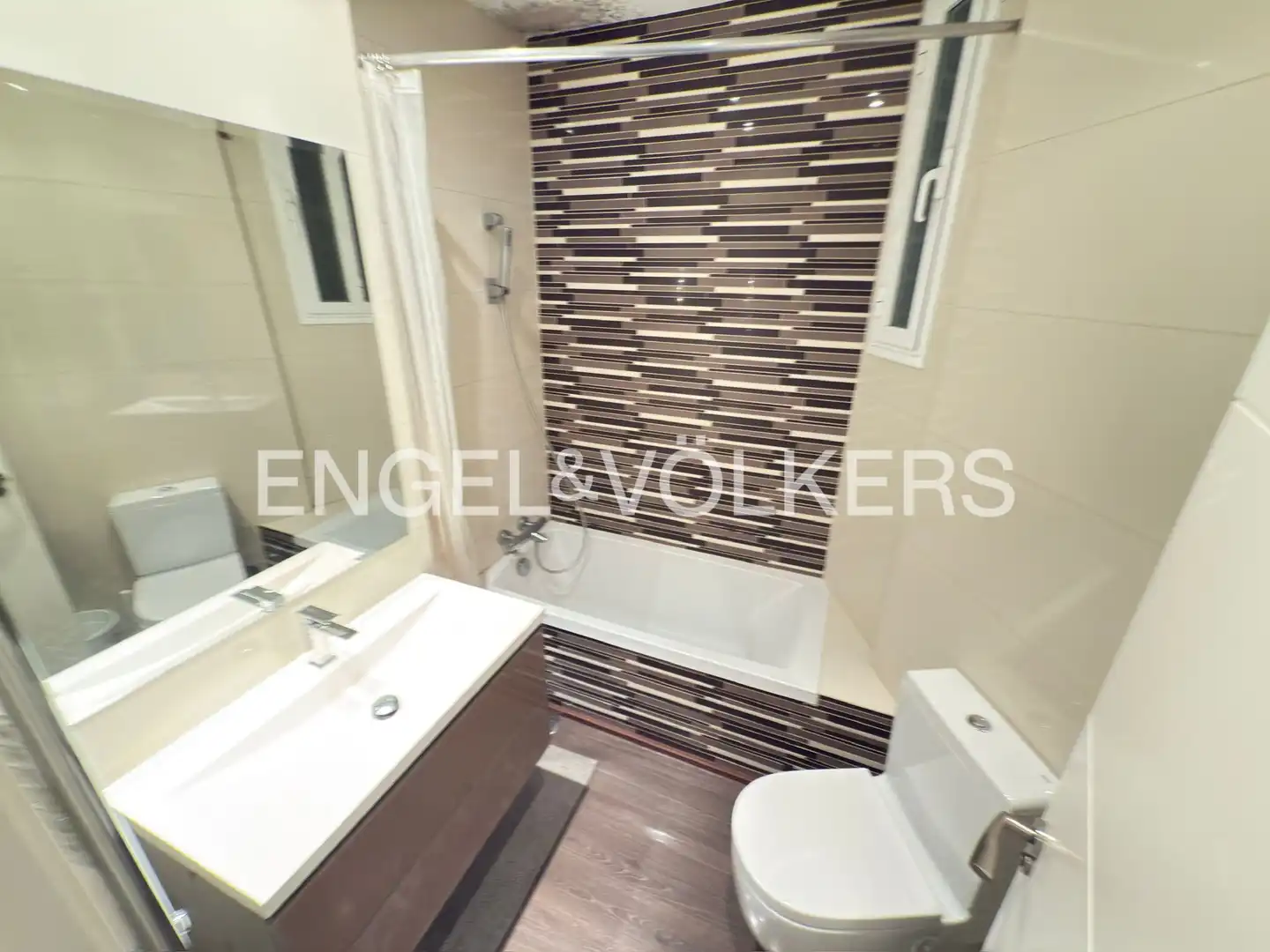 Baño de Piso de alquiler en Madrid con Aire acondicionado, Calefacción y Amueblado