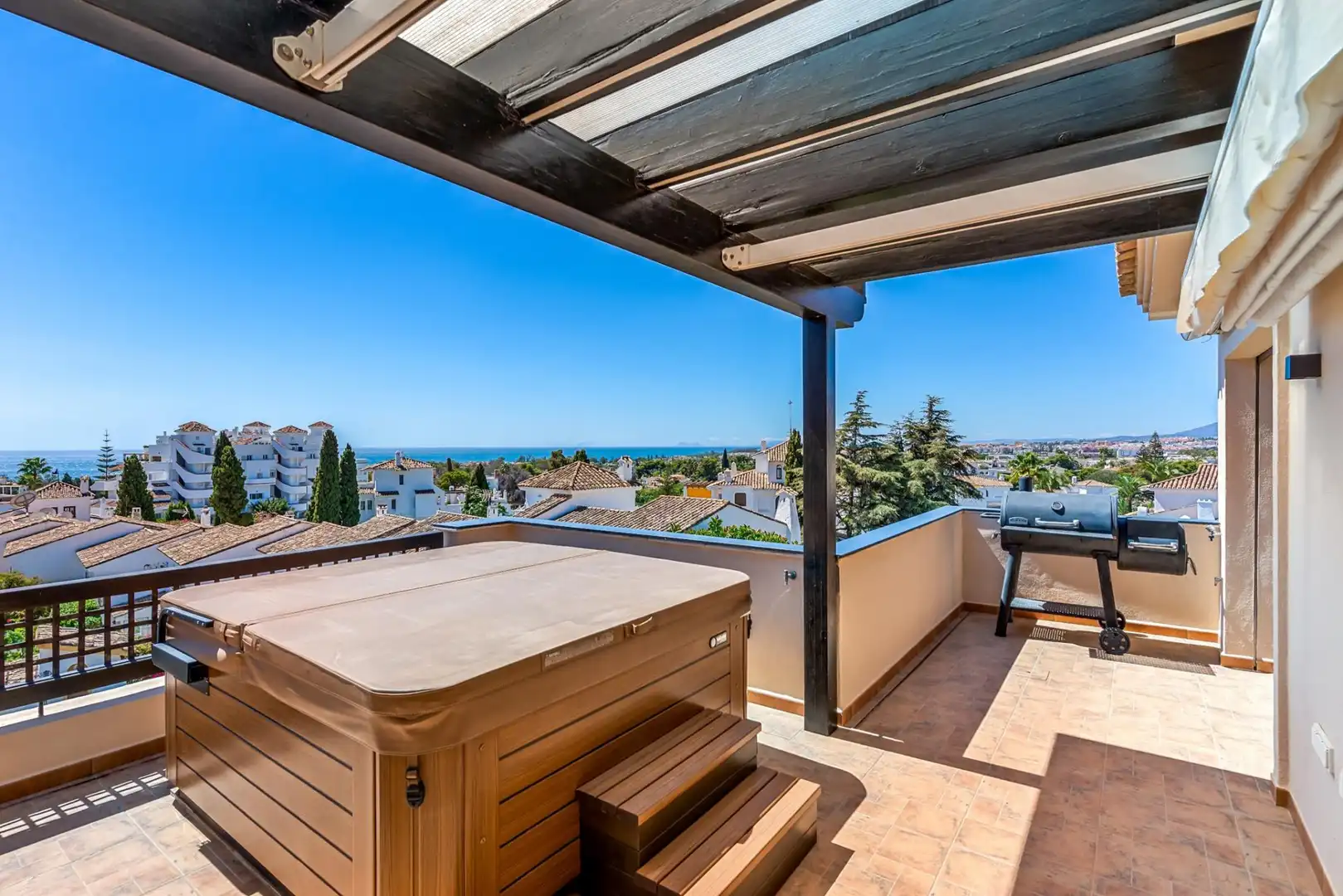 Penthouse with pool for sale in Nueva Andalucía, imagen 2