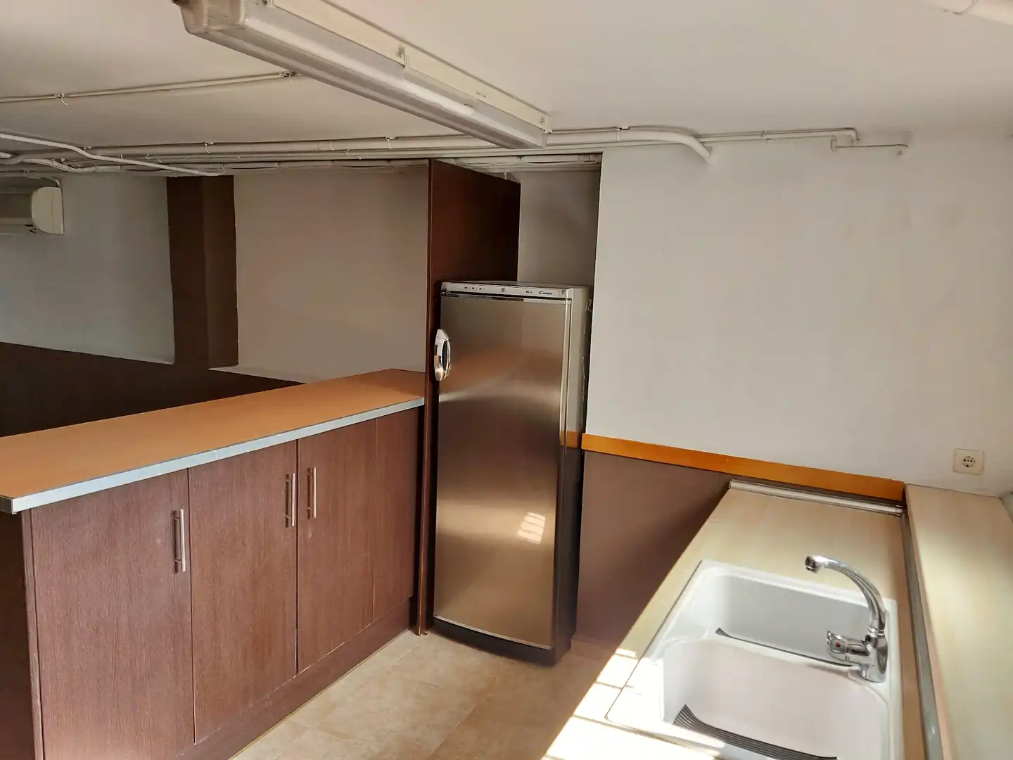 Cuina de Casa o xalet en venda en La Pobla de Vallbona amb Aire condicionat, Calefacció i Jardí privat