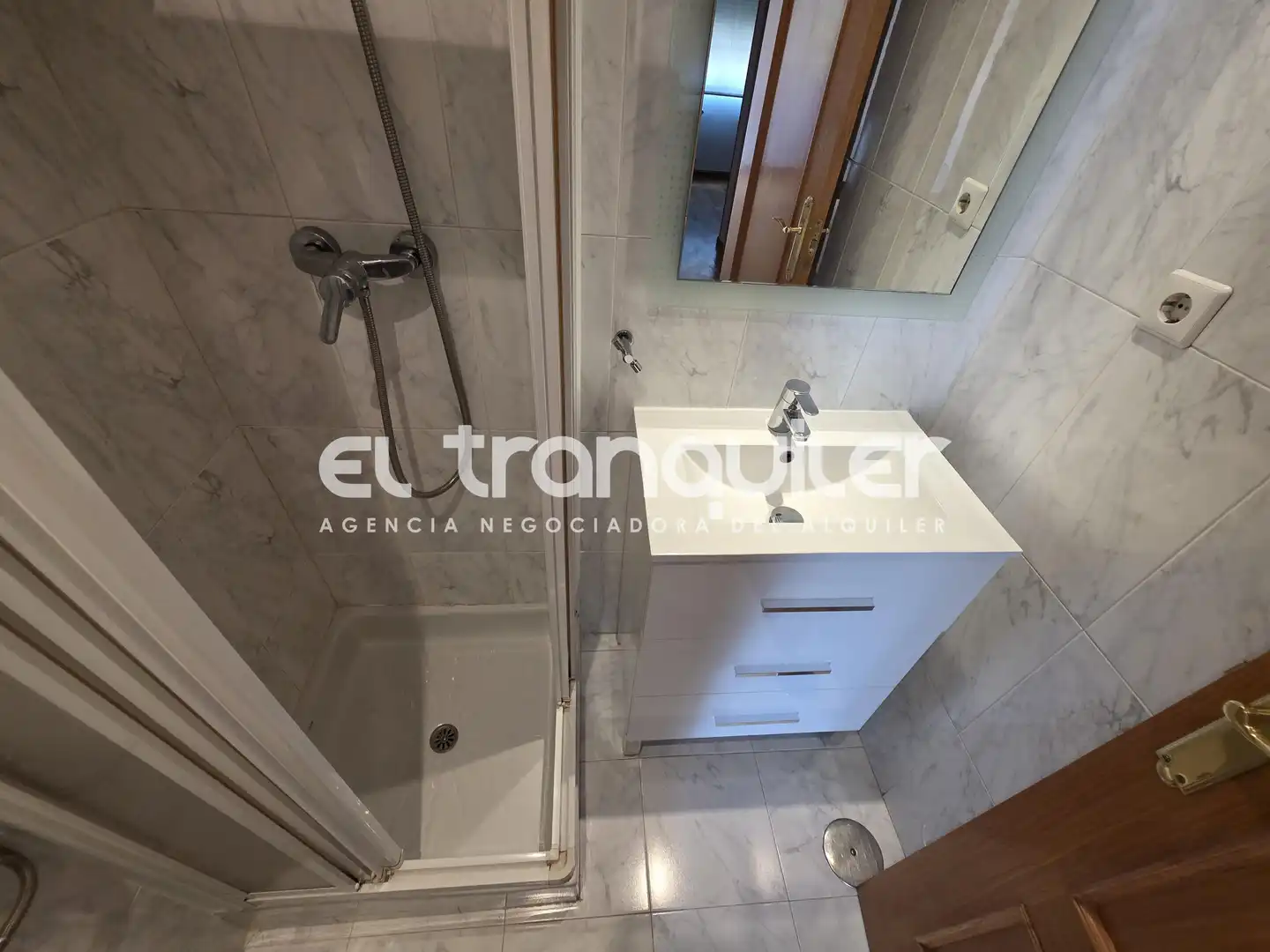 Bany de Pis de lloguer en Madrid amb Aire condicionat, Parquet i Piscina