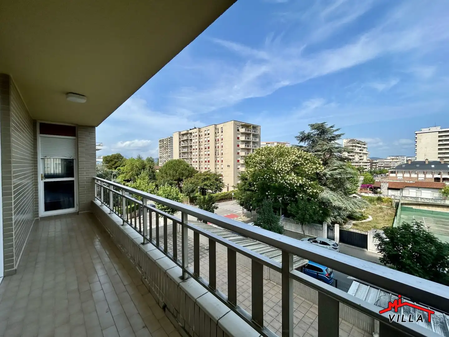 Vista exterior de Pis en venda en Laredo amb Calefacció, Terrassa i Traster