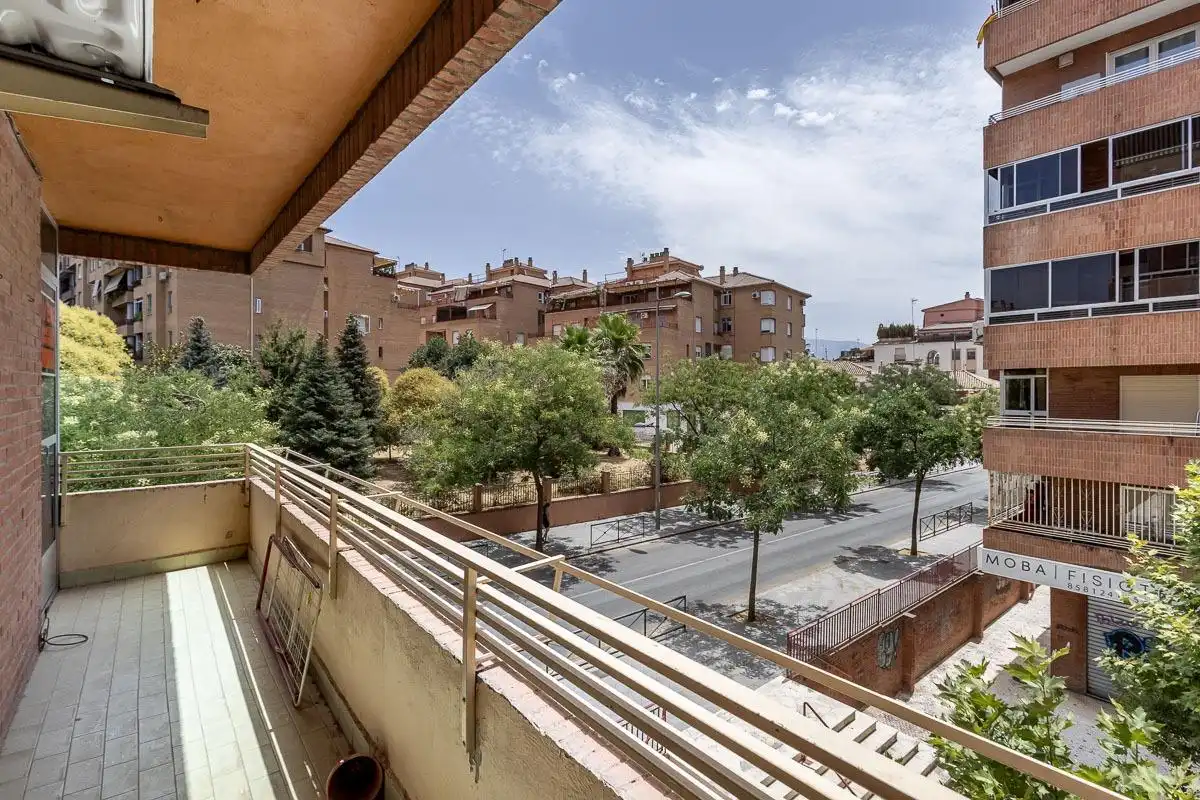 Flat with terrace for sale in Beiro
