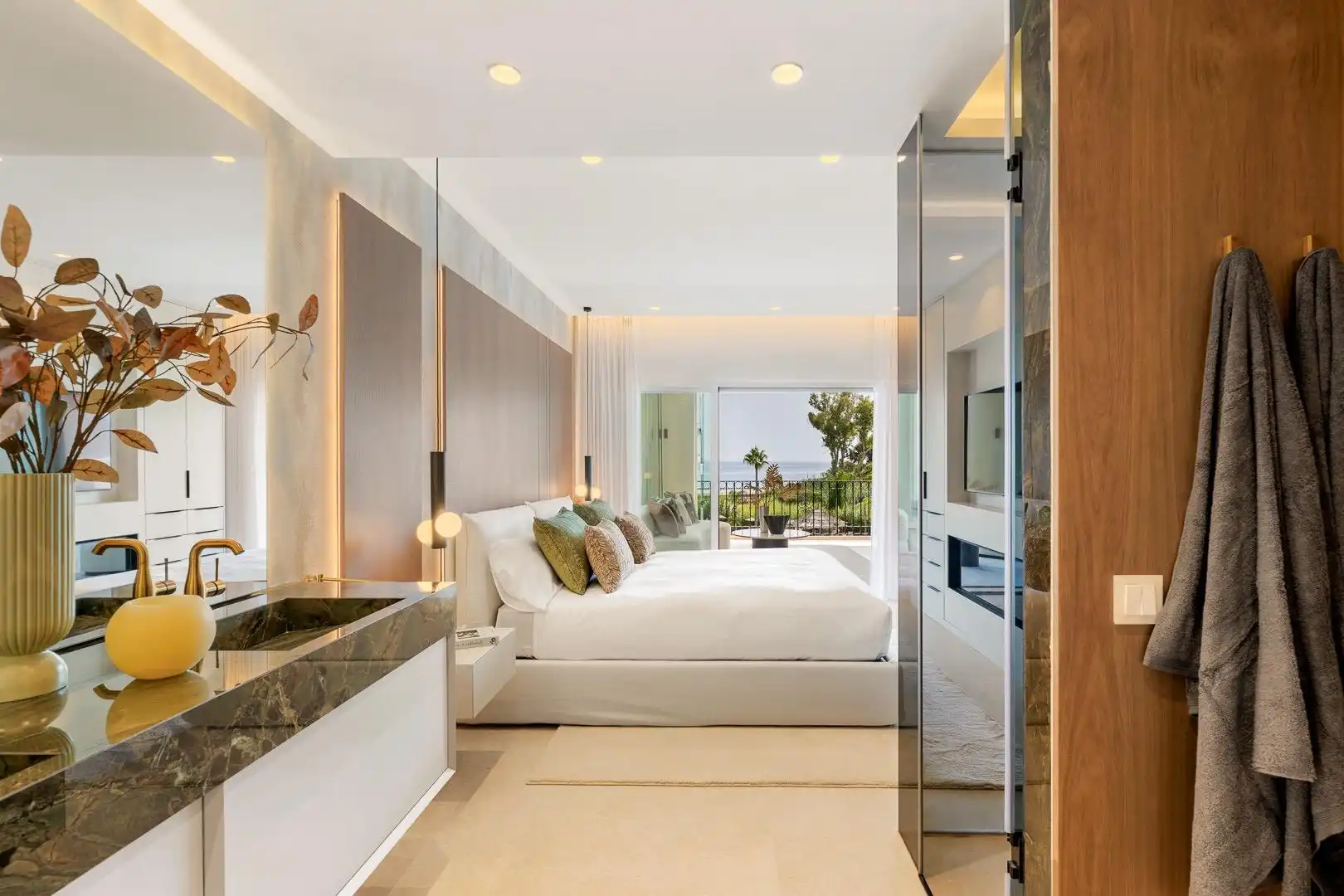 Bedroom of Apartments for sale in Estepona  with Air Conditioner, Terrace and Storage room