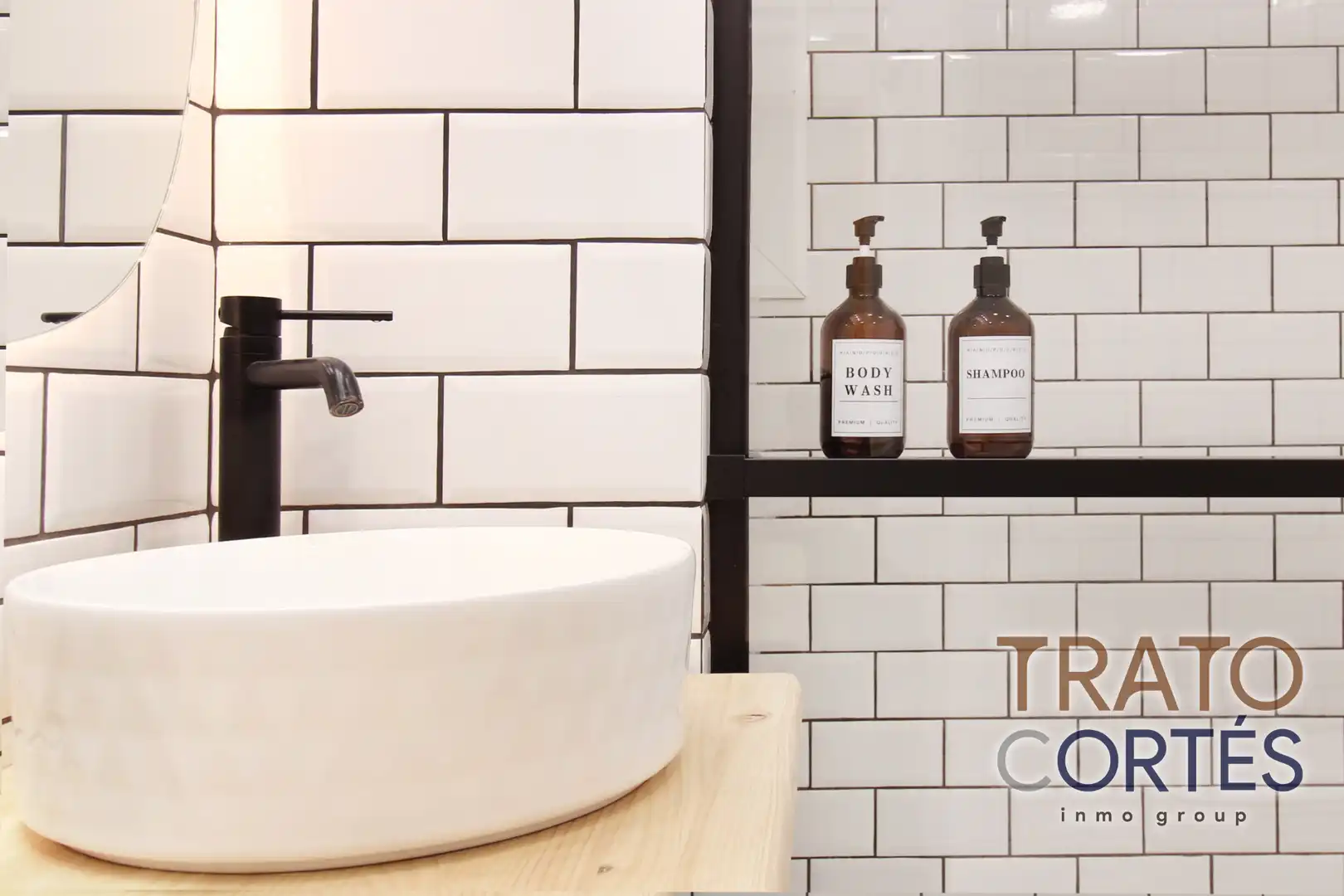 Bathroom of Ground floor for sale in Passeig Maragall