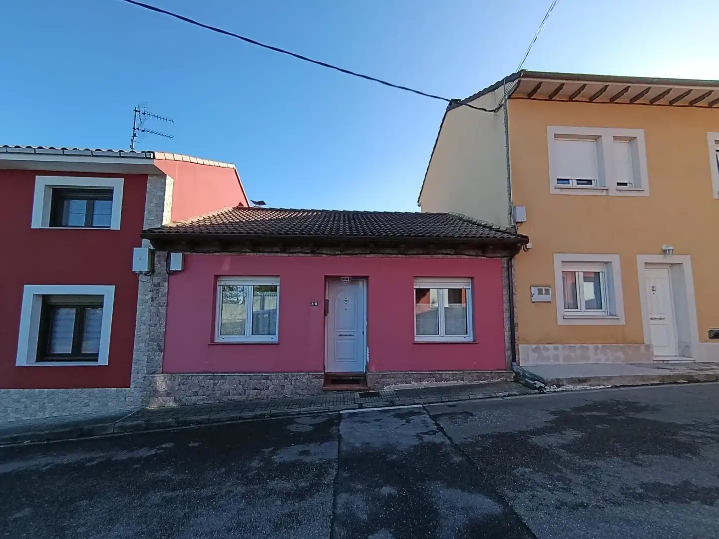 Vista exterior de Casa o chalet en venta en Avilés con Terraza, Trastero y Amueblado