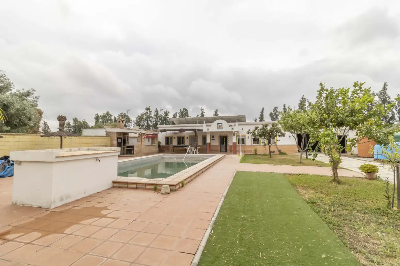 Swimming pool of Houses for sale in Carmona  with Air Conditioner, Private garden and Swimming Pool