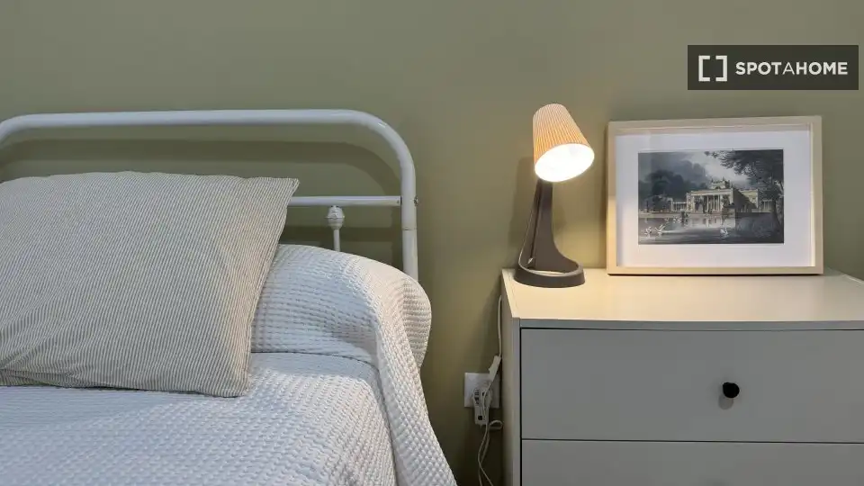 Dormitori de Apartament per a compartir en Madrid amb Aire condicionat, Calefacció i Terrassa